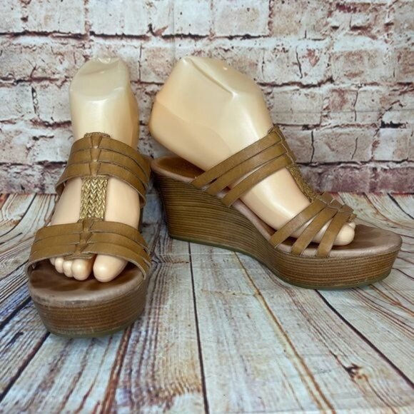 UGG Mattie Brown Leather Strappy Wedge Heel Sandal Sz 7.5 - Picture 2 of 7